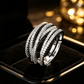 💍 Egymásba Fonódó Csíkos Gyűrű – Modern Elegancia